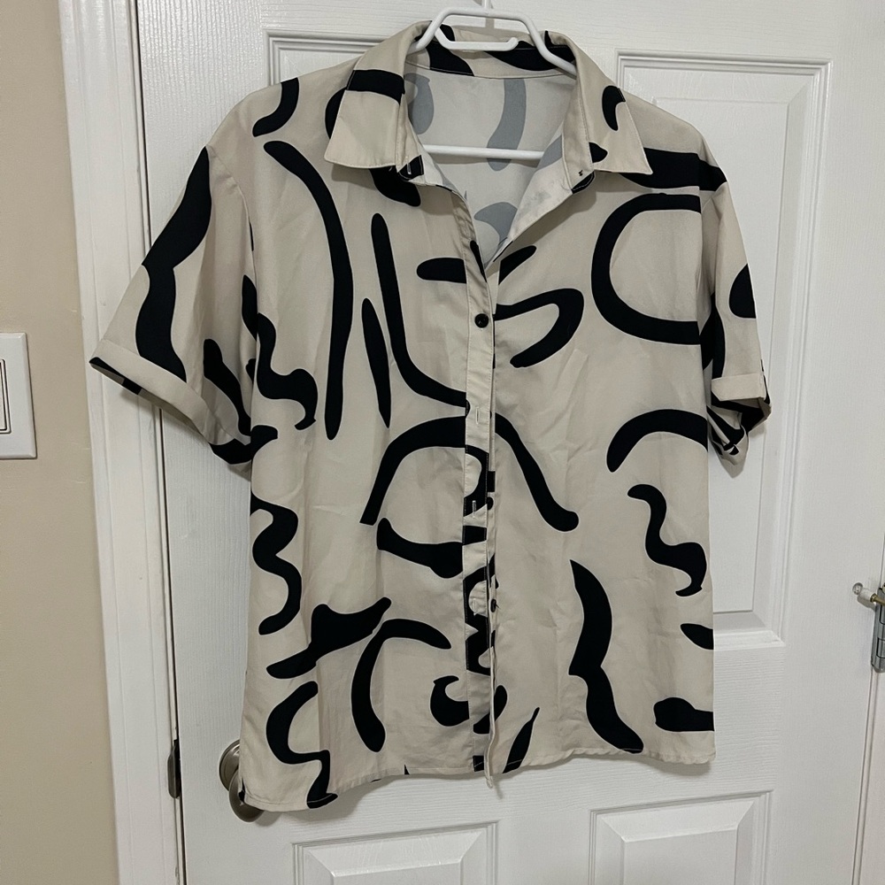 💜 Abstract Patterned Black and Cream button up Shirt